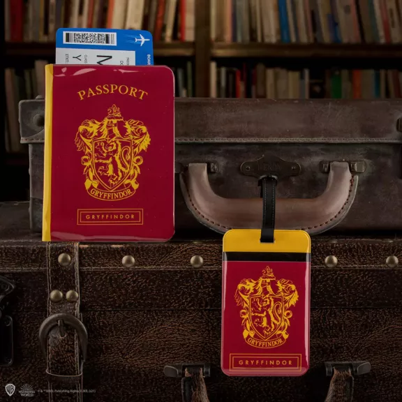 Harry Potter - Griffendél útlevéltok és poggyászcímke szett Harry Potter - Griffendél útlevéltok és poggyászcímke szett